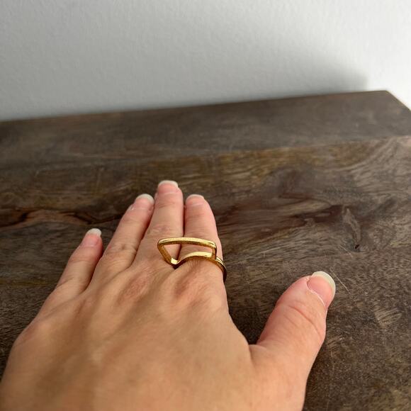Geometric gold tone ring - size 9 - Picture 6 of 8